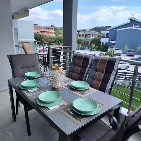 Lilli Deluxe Apartman Nikíti